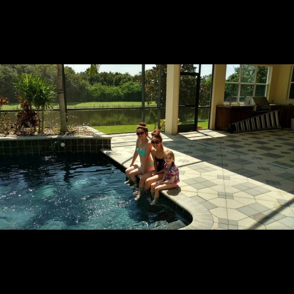 Meet your Posher, Noelle